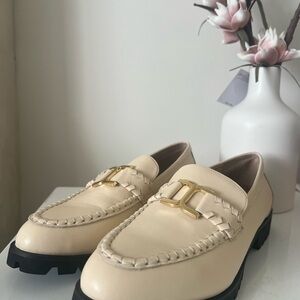 Saks fifth avenue Elegant Cream leather Loafers size 10 new